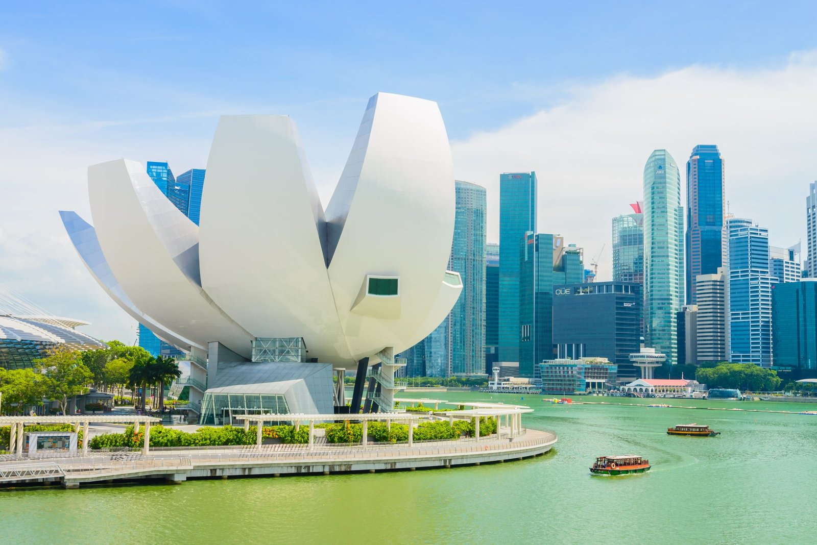 singapore-july-16-2015-view-marina-bay-marina-bay-is-one-most-famous-tourist-attraction-singapore-2048x1367